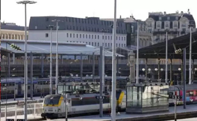 ಪ್ಯಾರಿಸ್: ರೈಲ್ವೇ ಹಳಿಯ ಮೇಲೆ 2ನೇ ವಿಶ್ವಯುದ್ದದ ಬಾಂಬ್ ಪತ್ತೆ