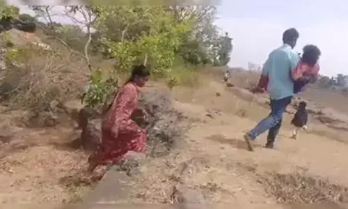 14 ವರ್ಷದ ಬಾಲಕಿಗೆ ಬಲವಂತದ ವಿವಾಹ: ಅಕ್ಷರಶಃ ಎತ್ತಿಕೊಂಡು ಹೋದ ಪತಿ