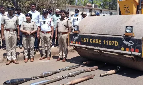 ಬೀದರ್ | ಕರ್ಕಶ ಶಬ್ದ ಮಾಡುವ ಬೈಕ್ ಸೈಲೆನ್ಸರ್ ಗಳನ್ನು ರೋಡ್ ರೋಲರ್ ಮೂಲಕ ಧ್ವಂಸ