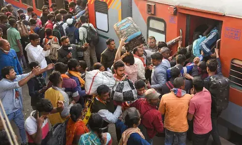 60 ನಿಲ್ದಾಣಗಳಲ್ಲಿ ನೂಕುನುಗ್ಗಲು ನಿಯಂತ್ರಣಕ್ಕೆ ಹೊಸ ಕ್ರಮಗಳ ಜಾರಿ; ರೈಲ್ವೇ ಸಚಿವಾಲಯ ನಿರ್ಧಾರ