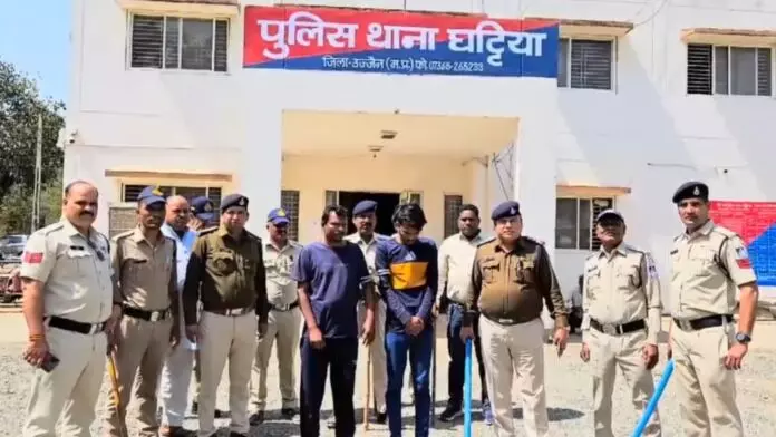 ಮಧ್ಯಪ್ರದೇಶ | ಗೋಹತ್ಯೆ ಪ್ರಕರಣದ ಆರೋಪಿಗಳನ್ನು ಮೆರವಣಿಗೆ ನಡೆಸಿ ಥಳಿಸಿದ ಪೊಲೀಸ್ ಅಧಿಕಾರಿಗಳಿಗೆ ಹಿಂದುತ್ವ ಸಂಘಟನೆಗಳಿಂದ ಸನ್ಮಾನ