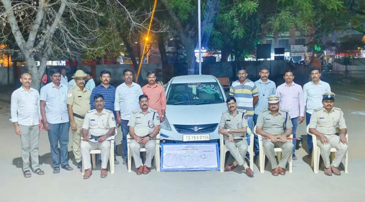 ರಾಯಚೂರು | ಮಹಿಳೆಯ ಹತ್ಯೆ ಪ್ರಕರಣ; ಮೂವರು ಆರೋಪಿಗಳ ಬಂಧನ ರಾಯಚೂರು | ಮಹಿಳೆಯ ಹತ್ಯೆ ಪ್ರಕರಣ; ಮೂವರು ಆರೋಪಿಗಳ ಬಂಧನ