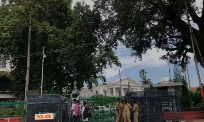 ಕೇರಳ | ಪೊಲೀಸರ ತಪಾಸಣೆಯ ವೇಳೆ ಎಂಡಿಎಂ ಪ್ಯಾಕೇಟ್ ನುಂಗಿದ್ದ ವ್ಯಕ್ತಿ ಮೃತ್ಯು