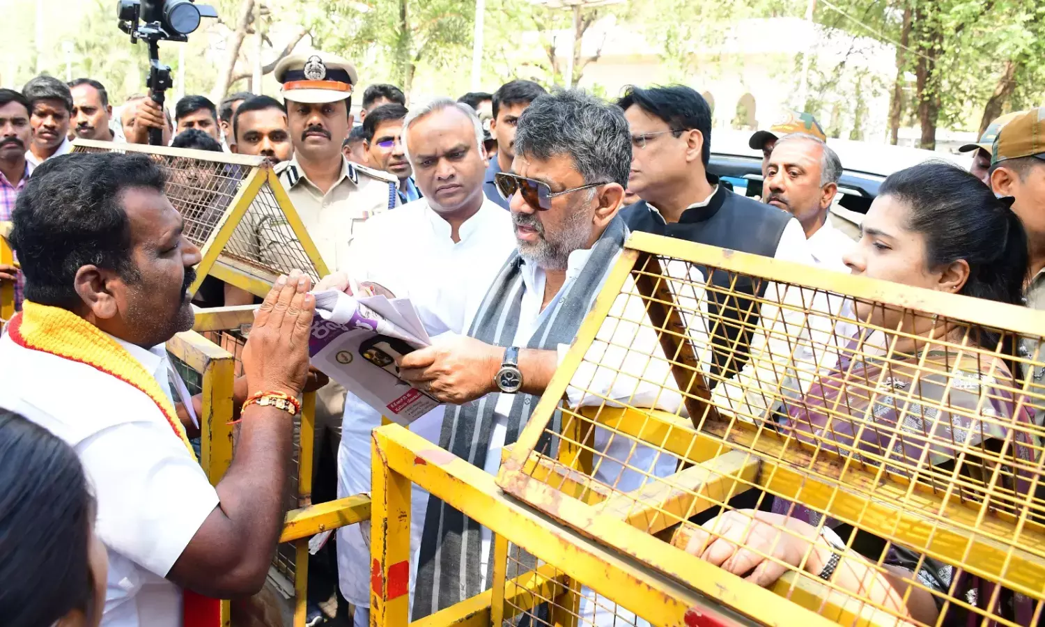 ಕಲಬುರಗಿ | ಕಳಪೆ ಕಾಮಗಾರಿ ಆರೋಪ; ಕೊಳಗೇರಿ ಅಭಿವೃದ್ಧಿ ಮಂಡಳಿ ಸಹಾಯಕ ಕಾರ್ಯಪಾಲಕ ಅಭಿಯಂತಕರ ವಿರುದ್ಧ ಕ್ರಮಕ್ಕೆ ಆಗ್ರಹ