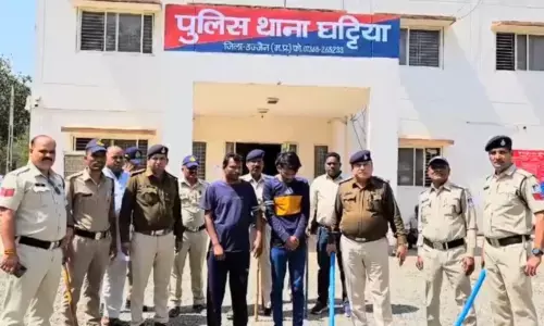 ಮಧ್ಯಪ್ರದೇಶ | ಗೋಹತ್ಯೆ ಪ್ರಕರಣದ ಆರೋಪಿಗಳನ್ನು ಮೆರವಣಿಗೆ ನಡೆಸಿ ಥಳಿಸಿದ ಪೊಲೀಸ್ ಅಧಿಕಾರಿಗಳಿಗೆ ಹಿಂದುತ್ವ ಸಂಘಟನೆಗಳಿಂದ ಸನ್ಮಾನ