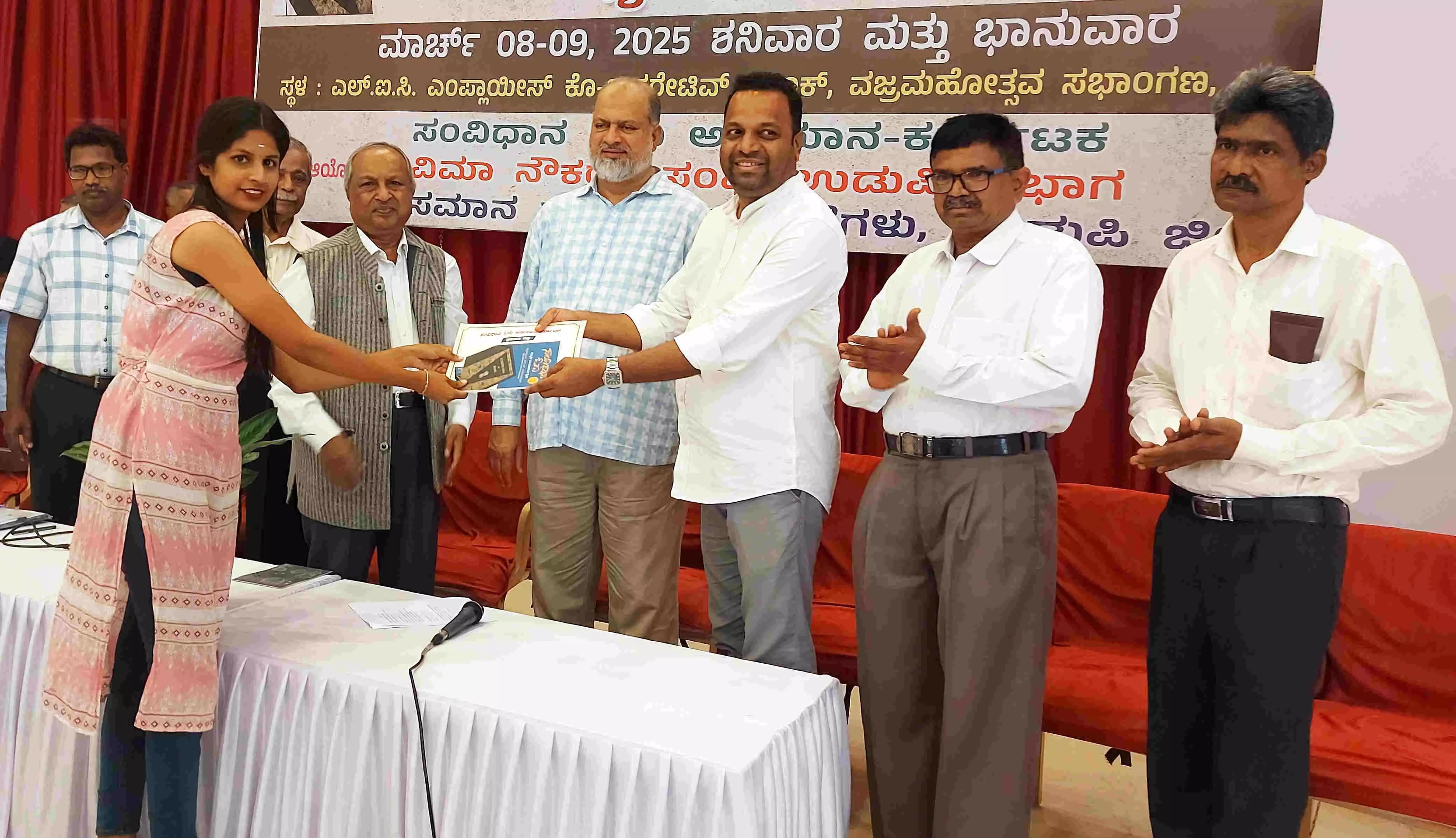 ಸಾಂಸ್ಕೃತಿಕ ನೆಲೆಕಟ್ಟಿನಲ್ಲಿ ಸಂವಿಧಾನ ತಿಳಿಸುವ ಪ್ರಯತ್ನ ಅಗತ್ಯ: ನ್ಯಾ.ನಾಗಮೋಹನ್ದಾಸ್ ಸಾಂಸ್ಕೃತಿಕ ನೆಲೆಕಟ್ಟಿನಲ್ಲಿ ಸಂವಿಧಾನ ತಿಳಿಸುವ ಪ್ರಯತ್ನ ಅಗತ್ಯ: ನ್ಯಾ.ನಾಗಮೋಹನ್ದಾಸ್