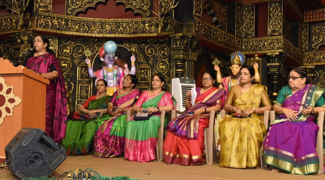 ಮಹಿಳೆಯ ಸಾಧನೆಯನ್ನು ಪ್ರಶ್ನಿಸುವ ಮನೋಭಾವದಿಂದ ಹೊರಬನ್ನಿ: ಡಿಸಿ ವಿದ್ಯಾಕುಮಾರಿ ಮಹಿಳೆಯ ಸಾಧನೆಯನ್ನು ಪ್ರಶ್ನಿಸುವ ಮನೋಭಾವದಿಂದ ಹೊರಬನ್ನಿ: ಡಿಸಿ ವಿದ್ಯಾಕುಮಾರಿ