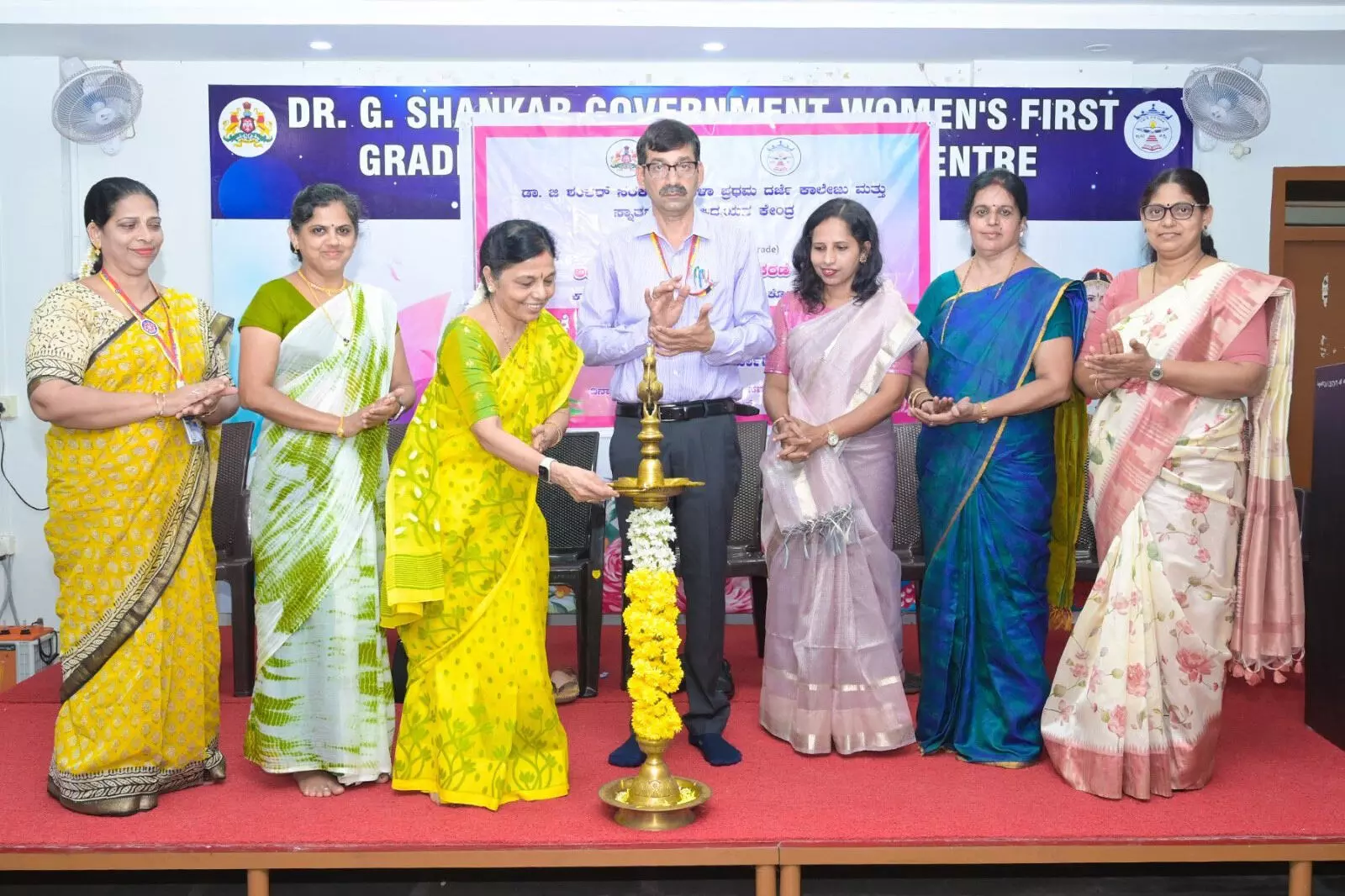 ಹೆಣ್ಣು ಭಾವನಾತ್ಮಕವಾಗಿ ದೇವತೆ ಎಂದು ಕರೆಸಿಕೊಳ್ಳುವ ಜೀವಿಯಲ್ಲ: ಡಾ.ರೇಖಾ ಬನ್ನಾಡಿ ಹೆಣ್ಣು ಭಾವನಾತ್ಮಕವಾಗಿ ದೇವತೆ ಎಂದು ಕರೆಸಿಕೊಳ್ಳುವ ಜೀವಿಯಲ್ಲ: ಡಾ.ರೇಖಾ ಬನ್ನಾಡಿ