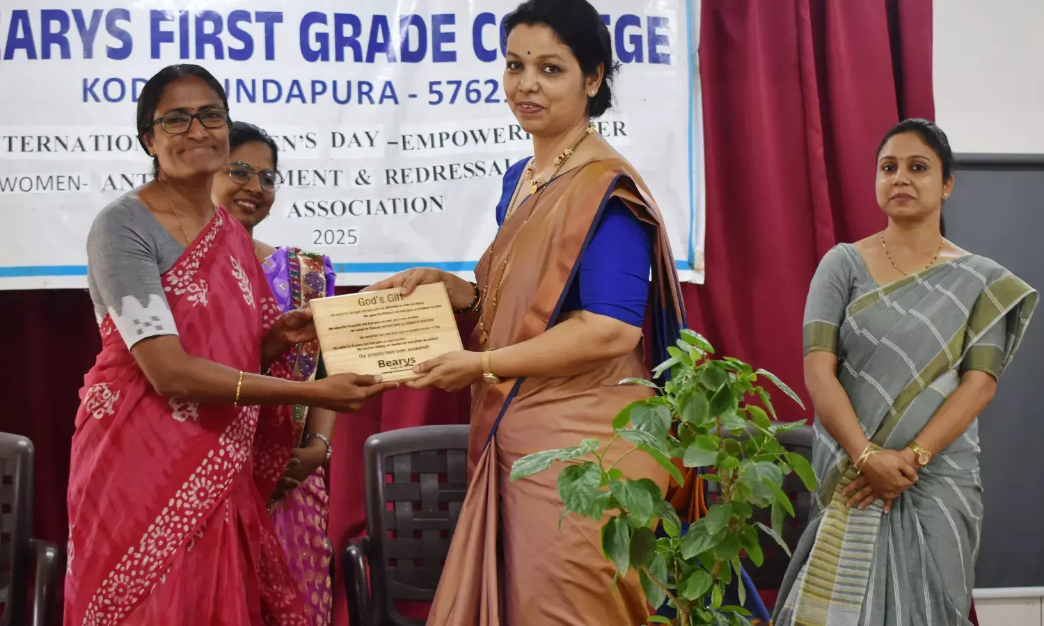 ಕೋಡಿ ಬ್ಯಾರೀಸ್ ಕಾಲೇಜಿನಲ್ಲಿ ಮಹಿಳಾ ದಿನಾಚರಣೆ