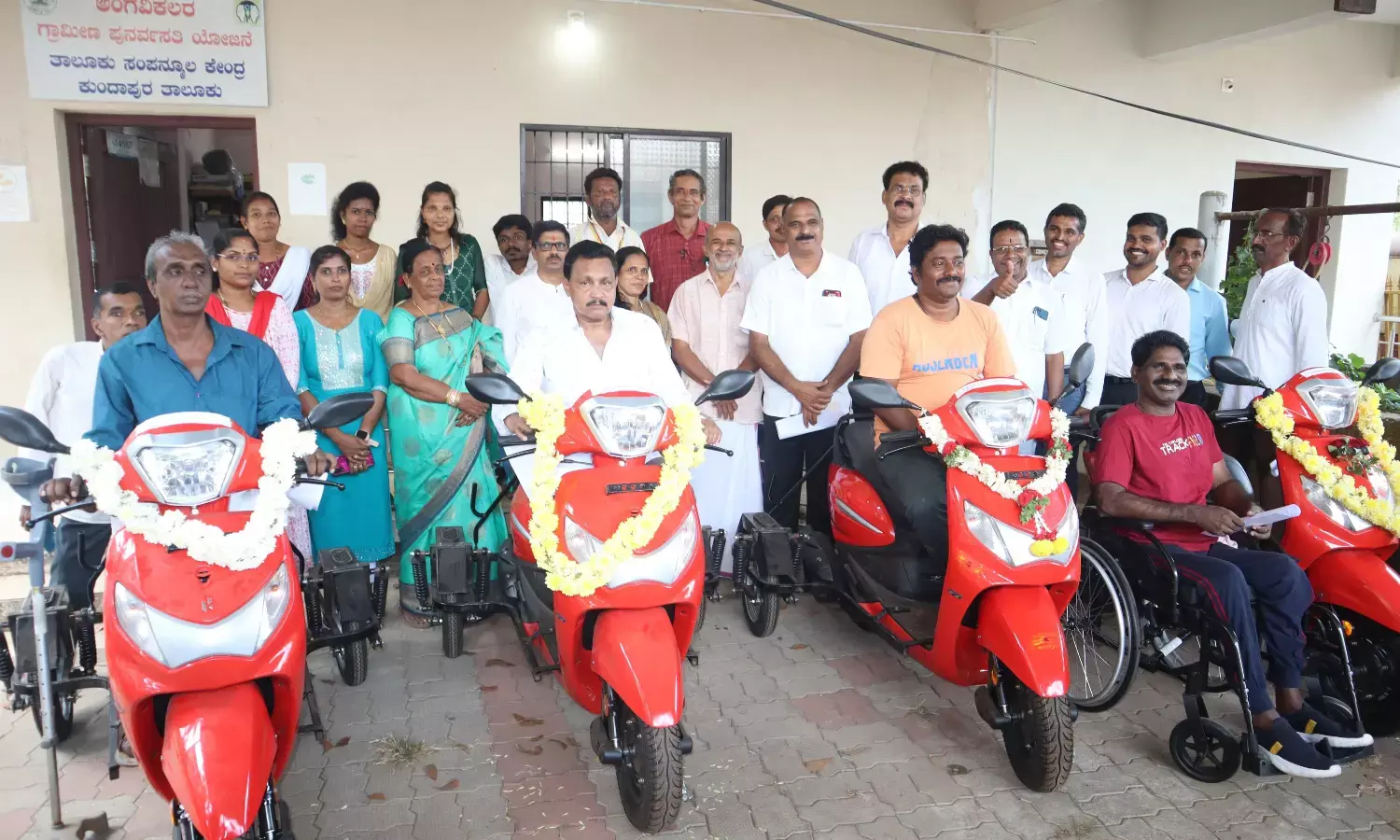 ವಿಶೇಷಚೇತನರಿಗೆ ಯಂತ್ರಚಾಲಿತ ದ್ವಿಚಕ್ರವಾಹನಗಳ ವಿತರಣೆ