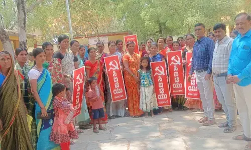 ಬಿಸಿಯೂಟ ನೌಕರರಿಗೆ 1,000 ರೂ. ಹೆಚ್ಚಳ; ಲಿಂಗಸುಗೂರಿನಲ್ಲಿ ಸಂಭ್ರಮಾಚರಣೆ