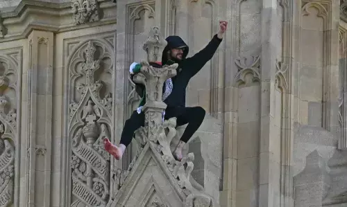 ಲಂಡನ್: ಬಿಗ್‌ಬೆನ್ ಏರಿದ ಫೆಲೆಸ್ತೀನ್ ಪರ ಪ್ರತಿಭಟನಾಕಾರ