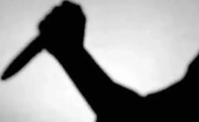 ಕಲಬುರಗಿ | ಕ್ಷುಲ್ಲಕ ಕಾರಣಕ್ಕೆ ಉಪನ್ಯಾಸಕನಿಗೆ ಚೂರಿ ಇರಿತ ; ಆಸ್ಪತ್ರೆಗೆ ದಾಖಲು ಕಲಬುರಗಿ | ಕ್ಷುಲ್ಲಕ ಕಾರಣಕ್ಕೆ ಉಪನ್ಯಾಸಕನಿಗೆ ಚೂರಿ ಇರಿತ ; ಆಸ್ಪತ್ರೆಗೆ ದಾಖಲು