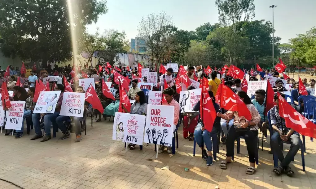 ʼಆರೋಗ್ಯಕರ ಕೆಲಸ ಪ್ರತಿಯೊಬ್ಬ ಉದ್ಯೋಗಿಯ ಹಕ್ಕುʼ: ಐಟಿ ವಲಯದಲ್ಲಿ ಕೆಲಸದ ಸಮಯದ ಮಿತಿ ಜಾರಿಗೆ ಆಗ್ರಹಿಸಿ ಬೆಂಗಳೂರಿನಲ್ಲಿ ನೌಕರರಿಂದ ಧರಣಿ