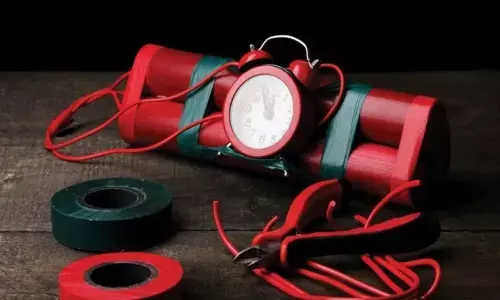 ರಶ್ಯ ವಿಮಾನ ನಿಲ್ದಾಣದಲ್ಲಿ ಸುಗಂಧ ದ್ರವ್ಯದ ಪ್ಯಾಕ್ನಲ್ಲಿ ಬಾಂಬ್ ಪತ್ತೆ