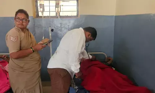 ಗದಗ | ಬಸ್‌ಗೆ ಮೊಟ್ಟೆ, ಕಲುಷಿತ ಬಣ್ಣ ಎರಚಿದ ದುಷ್ಕರ್ಮಿಗಳು; ಆರು ವಿದ್ಯಾರ್ಥಿನಿಯರು ಆಸ್ಪತ್ರೆಗೆ ದಾಖಲು