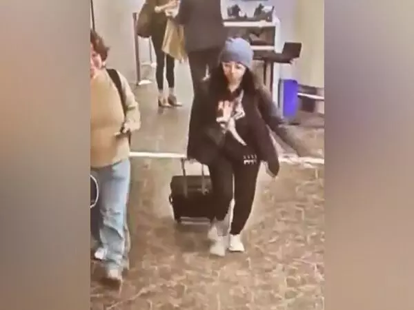 ಕೊಲಂಬಿಯಾ ವಿವಿ ಸಂಶೋಧನಾ ವಿದ್ಯಾರ್ಥಿ ಸ್ವಯಂ ಗಡಿಪಾರು; ಕಾರಣ ಏನು ಗೊತ್ತೇ? ಕೊಲಂಬಿಯಾ ವಿವಿ ಸಂಶೋಧನಾ ವಿದ್ಯಾರ್ಥಿ ಸ್ವಯಂ ಗಡಿಪಾರು; ಕಾರಣ ಏನು ಗೊತ್ತೇ?