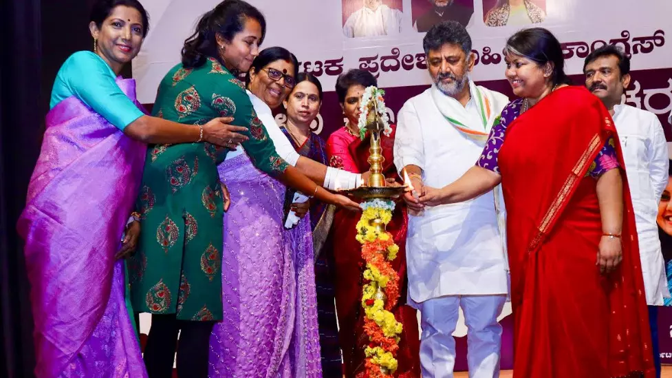 2028ರ ವಿಧಾನಸಭೆ ಚುನಾವಣೆಗೆ ಮಹಿಳಾ ಅಭ್ಯರ್ಥಿಗಳನ್ನು ತಯಾರು ಮಾಡಿ : ಮಹಿಳಾ ಕಾಂಗ್ರೆಸ್ ಸಮಿತಿಗೆ ಡಿ.ಕೆ.ಶಿವಕುಮಾರ್ ಕರೆ 2028ರ ವಿಧಾನಸಭೆ ಚುನಾವಣೆಗೆ ಮಹಿಳಾ ಅಭ್ಯರ್ಥಿಗಳನ್ನು ತಯಾರು ಮಾಡಿ : ಮಹಿಳಾ ಕಾಂಗ್ರೆಸ್ ಸಮಿತಿಗೆ ಡಿ.ಕೆ.ಶಿವಕುಮಾರ್ ಕರೆ