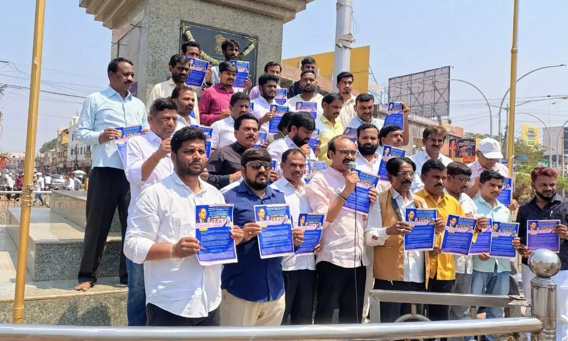 ಒಳಮೀಸಲಾತಿ ಬಲಗೈ ಪಂಗಡದಿಂದ ಬೆಂಗಳೂರು ಚಲೋ ಕರಪತ್ರ ಬಿಡುಗಡೆ ಒಳಮೀಸಲಾತಿ ಬಲಗೈ ಪಂಗಡದಿಂದ ಬೆಂಗಳೂರು ಚಲೋ ಕರಪತ್ರ ಬಿಡುಗಡೆ