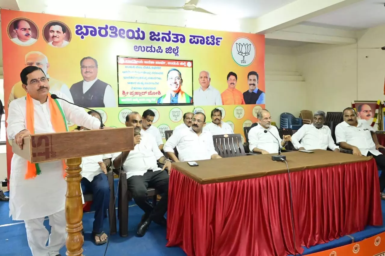 ಸದ್ಯದಲ್ಲೇ ಭಾರತ 3ನೇ ಅತೀ ದೊಡ್ಡ ಆರ್ಥಿಕ ಶಕ್ತಿಯಾಗಲಿದೆ: ಸಚಿವ ಪ್ರಹ್ಲಾದ್ ಜೋಶಿ ಸದ್ಯದಲ್ಲೇ ಭಾರತ 3ನೇ ಅತೀ ದೊಡ್ಡ ಆರ್ಥಿಕ ಶಕ್ತಿಯಾಗಲಿದೆ: ಸಚಿವ ಪ್ರಹ್ಲಾದ್ ಜೋಶಿ