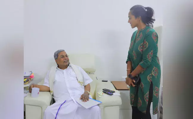 ಸಾಧಕಿ ಅನನ್ಯಾ ಪ್ರಸಾದ್ಗೆ ಶುಭ ಹಾರೈಸಿದ ಮುಖ್ಯಮಂತ್ರಿ ಸಾಧಕಿ ಅನನ್ಯಾ ಪ್ರಸಾದ್ಗೆ ಶುಭ ಹಾರೈಸಿದ ಮುಖ್ಯಮಂತ್ರಿ