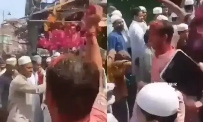 ದಿಲ್ಲಿಯ ಸೀಲಾಂಪುರದಲ್ಲಿ ಹೋಳಿ ಆಚರಣೆಯಲ್ಲಿ ಮುಸ್ಲಿಮರ ಮೇಲೆ ಹೂವಿನ ಸುರಿಮಳೆ ; ವೀಡಿಯೊ ವೈರಲ್