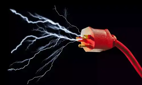 ಶಿವಮೊಗ್ಗ | ನೀರಿನ ಮೋಟರ್‌ ಆನ್‌ ಮಾಡುವಾಗ ವಿದ್ಯುತ್‌ ಸ್ಪರ್ಶಿಸಿ ಯುವತಿ ಮೃತ್ಯು