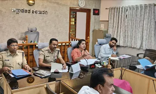 ಕಲಬುರಗಿ: ರಸ್ತೆ ಸುರಕ್ಷತಾ ಕ್ರಮ ಕೈಗೊಳ್ಳಲು ಅಧಿಕಾರಿಗಳಿಗೆ ಜಿಲ್ಲಾಧಿಕಾರಿ ಬಿ.ಫೌಝಿಯಾ ತರನ್ನುಮ್ ಸೂಚನೆ