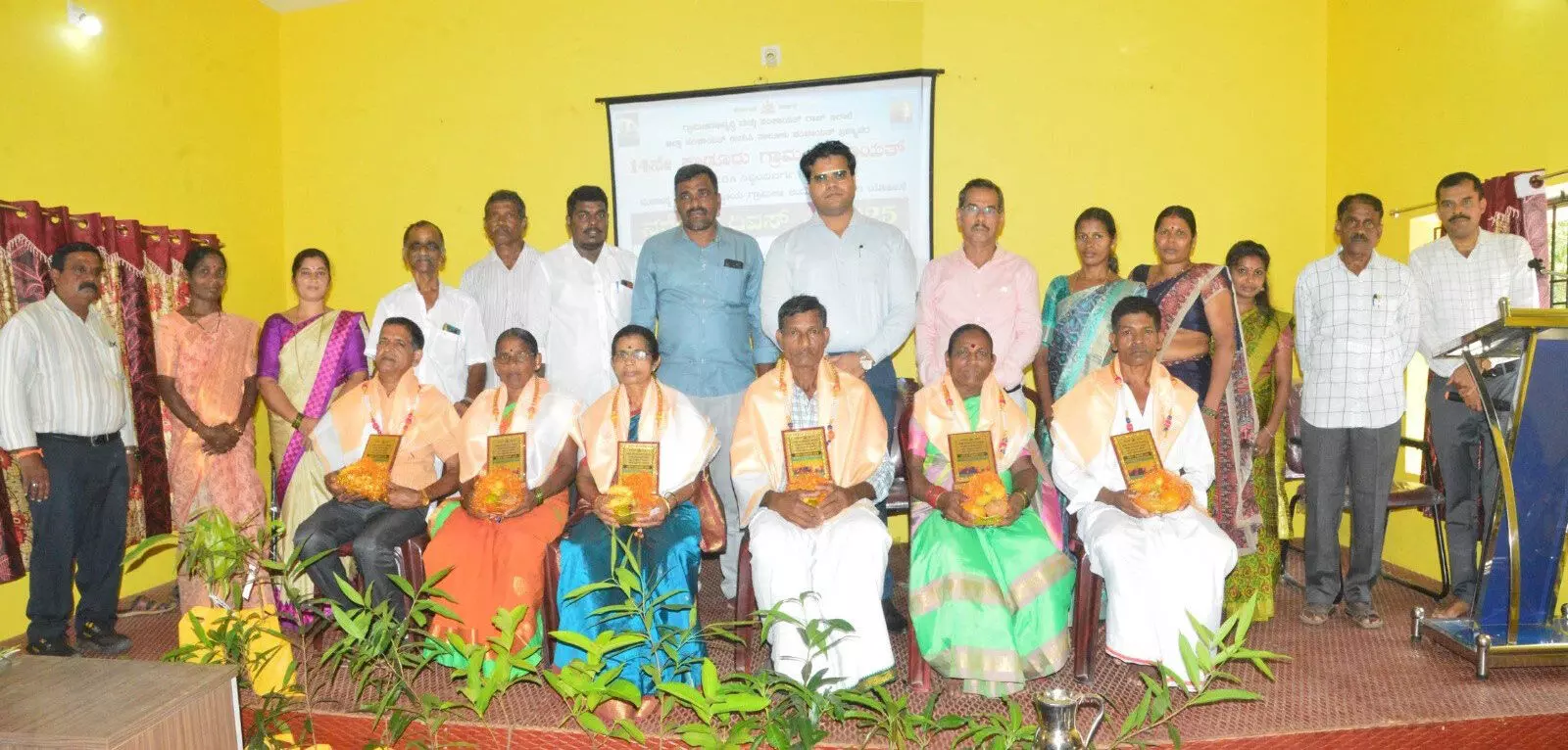 ಮನ್ರೇಗಾದಲ್ಲಿ ಮಹಿಳೆಯರ ಪಾಲ್ಗೊಳ್ಳುವಿಕೆ ಉಡುಪಿಯಲ್ಲಿ ರಾಜ್ಯದ ಸರಾಸರಿಗಿಂತ ಉತ್ತಮ: ಸಿಇಓ ಬಾಯಲ್ ಮನ್ರೇಗಾದಲ್ಲಿ ಮಹಿಳೆಯರ ಪಾಲ್ಗೊಳ್ಳುವಿಕೆ ಉಡುಪಿಯಲ್ಲಿ ರಾಜ್ಯದ ಸರಾಸರಿಗಿಂತ ಉತ್ತಮ: ಸಿಇಓ ಬಾಯಲ್