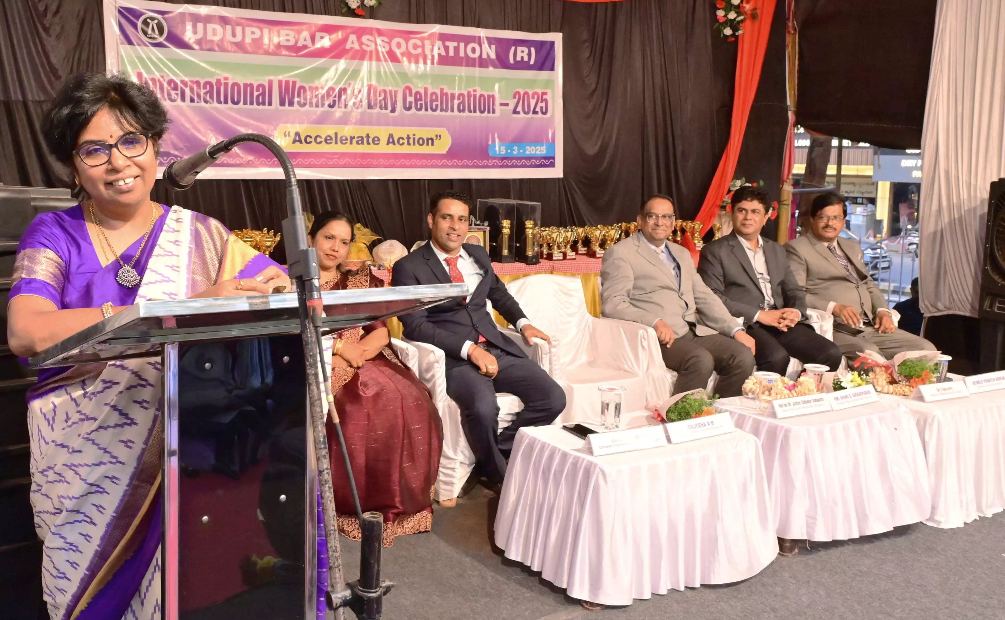 ಕಾನೂನು ಕ್ಷೇತ್ರದಲ್ಲಿ ಮಹಿಳೆಯರಿಗೆ ವಿಫುಲ ಅವಕಾಶ: ನ್ಯಾ.ಸುಮಲತಾ ಕಾನೂನು ಕ್ಷೇತ್ರದಲ್ಲಿ ಮಹಿಳೆಯರಿಗೆ ವಿಫುಲ ಅವಕಾಶ: ನ್ಯಾ.ಸುಮಲತಾ