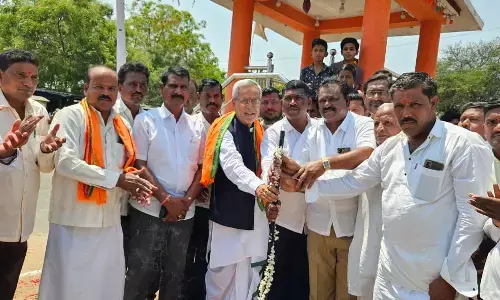 ಮನಗನಾಳ- ಖಾನಾಪುರ ರಸ್ತೆ ಮರುಡಾಂಬರೀಕರಣ ಕಾಮಗಾರಿಗೆ ಚಾಲನೆ