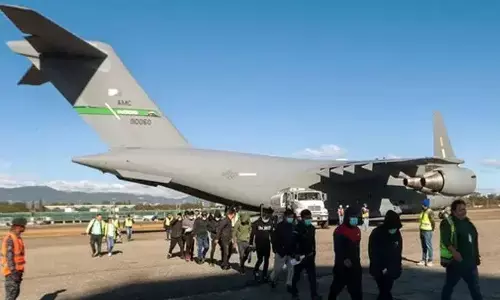ಏಲಿಯನ್ ಎನಿಮೀಸ್ ಕಾಯ್ದೆಯಡಿ ಅಮೆರಿಕಾದಿಂದ ನೂರಾರು ಮಂದಿ ಗಡೀಪಾರು