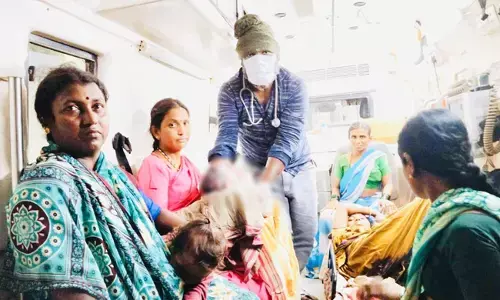 ಕೊಪ್ಪಳ | ಅಂಬ್ಯುಲೆನ್ಸ್‌ನಲ್ಲಿಯೇ ಮಗುವಿಗೆ ಜನ್ಮ ನೀಡಿದ ಮಹಿಳೆ