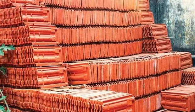 ಆವೆ ಮಣ್ಣು ಪೂರೈಕೆ ಸಮಸ್ಯೆ: 4 ಸಾವಿರ ಹಂಚು ಕಾರ್ಖಾನೆ ಕಾರ್ಮಿಕರ ಭವಿಷ್ಯ ಅತಂತ್ರ ಆವೆ ಮಣ್ಣು ಪೂರೈಕೆ ಸಮಸ್ಯೆ: 4 ಸಾವಿರ ಹಂಚು ಕಾರ್ಖಾನೆ ಕಾರ್ಮಿಕರ ಭವಿಷ್ಯ ಅತಂತ್ರ