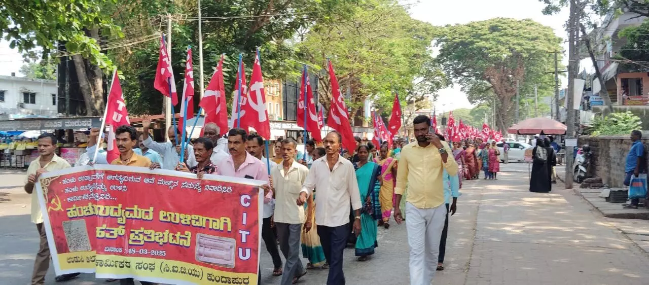 ಆವೆ ಮಣ್ಣಿನ ಸಮಸ್ಯೆ ಶೀಘ್ರವೇ ಪರಿಹರಿಸಿ: ವಿ.ನರಸಿಂಹ ಆಗ್ರಹ ಆವೆ ಮಣ್ಣಿನ ಸಮಸ್ಯೆ ಶೀಘ್ರವೇ ಪರಿಹರಿಸಿ: ವಿ.ನರಸಿಂಹ ಆಗ್ರಹ