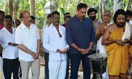 ಭಾರತ ಕ್ರಿಕೆಟ್ ತಂಡದ ಮಾಜಿ ಕೋಚ್ ರವಿಶಾಸ್ತ್ರಿ ಕರ್ವಾಲು ದೇವಸ್ಥಾನಕ್ಕೆ ಭೇಟಿ