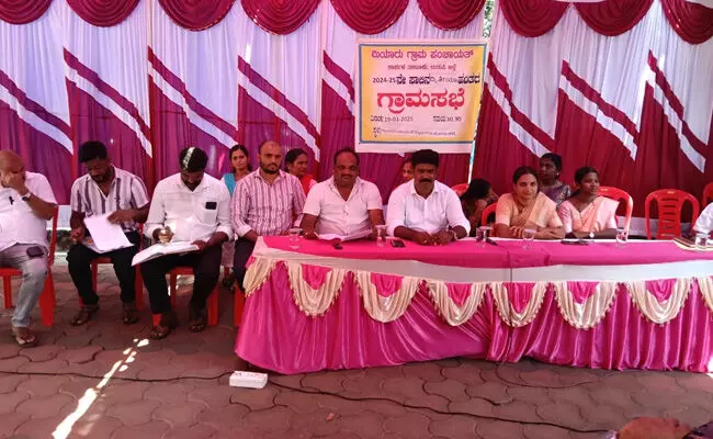 ಭ್ರಷ್ಟಾಚಾರ ಆರೋಪ : ಮಿಯ್ಯಾರು ಗ್ರಾಮ ಪಂಚಾಯತ್ ಸಭೆಯಲ್ಲಿ ಅಧಿಕಾರಿಗಳನ್ನು ತರಾಟೆಗೆ ತೆಗೆದುಕೊಂಡ ಸಾರ್ವಜನಿಕರು ಭ್ರಷ್ಟಾಚಾರ ಆರೋಪ : ಮಿಯ್ಯಾರು ಗ್ರಾಮ ಪಂಚಾಯತ್ ಸಭೆಯಲ್ಲಿ ಅಧಿಕಾರಿಗಳನ್ನು ತರಾಟೆಗೆ ತೆಗೆದುಕೊಂಡ ಸಾರ್ವಜನಿಕರು