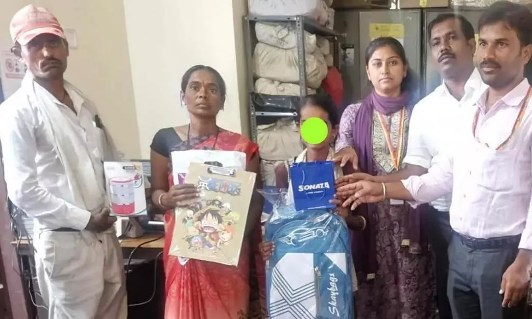 ರಾಯಚೂರು | ಕಾರ್ಮಿಕ ಇಲಾಖೆಯಿಂದ ಆಹಾರಧಾನ್ಯ ಕಿಟ್ ವಿತರಣೆ ರಾಯಚೂರು | ಕಾರ್ಮಿಕ ಇಲಾಖೆಯಿಂದ ಆಹಾರಧಾನ್ಯ ಕಿಟ್ ವಿತರಣೆ