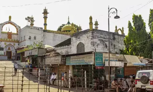 ಸಂಪಾದಕೀಯ | ಇತಿಹಾಸದ ಗೋರಿ ಅಗೆದು ಭವಿಷ್ಯವನ್ನು ದಫನ ಮಾಡಲು ಹೊರಟವರು!