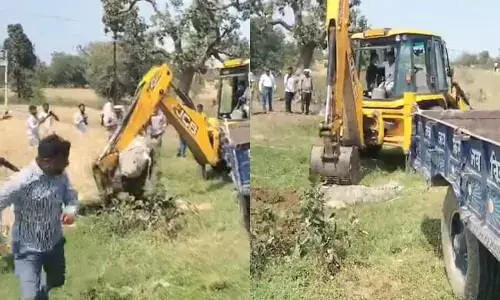 ಉತ್ತರ ಪ್ರದೇಶ | ಮೊಸಳೆಯನ್ನು ರಕ್ಷಿಸಲು ಅರಣ್ಯ ಇಲಾಖೆಯಿಂದ ಜೆಸಿಬಿ ಬಳಕೆ: ವ್ಯಾಪಕ ಟೀಕೆ