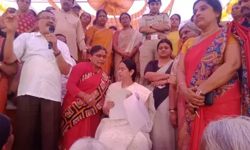 ಅಂಗನವಾಡಿ ಕಾರ್ಯಕರ್ತೆ, ಸಹಾಯಕಿಯರ ಬೇಡಿಕೆಗಳನ್ನು ಈಡೇರಿಸಲು ಸರಕಾರ ಬದ್ಧ : ಲಕ್ಷ್ಮಿ ಹೆಬ್ಬಾಳ್ಕರ್