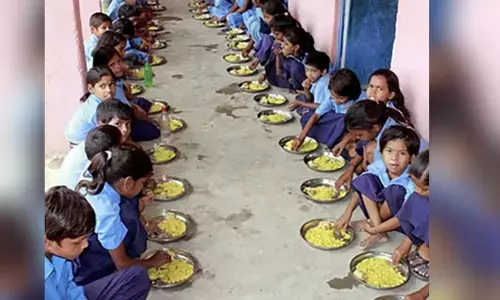 ಮಧ್ಯಾಹ್ನದೂಟದಲ್ಲಿ ಕೊಬ್ಬು, ತೈಲ ಪ್ರಮಾಣ ಇಳಿಸುವ ಕೇಂದ್ರದ ಸೂಚನೆಗೆ ‘ಆಹಾರ ಹಕ್ಕು ಅಭಿಯಾನ’ ವಿರೋಧ