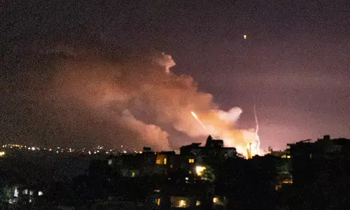 ಲೆಬನಾನ್ ಕಡೆಯಿಂದ ಇಸ್ರೇಲ್ ನತ್ತ ರಾಕೆಟ್ ದಾಳಿ: ಇಸ್ರೇಲ್ ಪ್ರತಿದಾಳಿಯಲ್ಲಿ ಇಬ್ಬರು ಮೃತ್ಯು