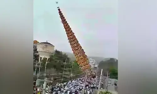 ಆನೇಕಲ್ | ಉರುಳಿಬಿದ್ದ ಮದ್ದೂರಮ್ಮ ಜಾತ್ರೆಯ ತೇರು : ಇಬ್ಬರು ಮೃತ್ಯು, ಮತ್ತಿಬ್ಬರಿಗೆ ಗಂಭೀರ ಗಾಯ