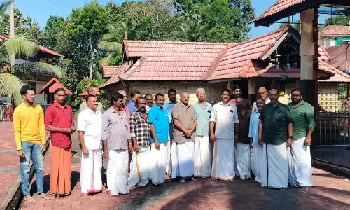 ಕೇರಳ | ವಸ್ತ್ರ ಸಂಹಿತೆ ವಿರೋಧಿಸಿ ಪ್ರತಿಭಟನೆ; ಅಂಗಿ ಧರಿಸಿ ದೇವಾಲಯ ಪ್ರವೇಶಿಸಿದ ಗುಂಪು