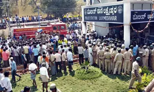 ಲಕ್ಷ್ಮೇಶ್ವರ ಪೊಲೀಸ್ ಠಾಣೆಗೆ ಬೆಂಕಿ ಹಚ್ಚಿದ್ದ ಪ್ರಕರಣ | 23 ಆರೋಪಿಗಳಿಗೆ 5 ವರ್ಷ ಜೈಲು, 36 ಲಕ್ಷ ರೂ. ದಂಡ