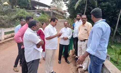 ಸುರತ್ಕಲ್‌ | ಕಲುಷಿತಗೊಂಡಿರುವ ಚೇಳಾಯರು ಖಂಡಿಗೆ ನಂದಿನಿ ನದಿ ವೀಕ್ಷಿಸಿದ ಶಾಸಕ ಉಮಾನಾಥ ಕೋಟ್ಯಾನ್‌