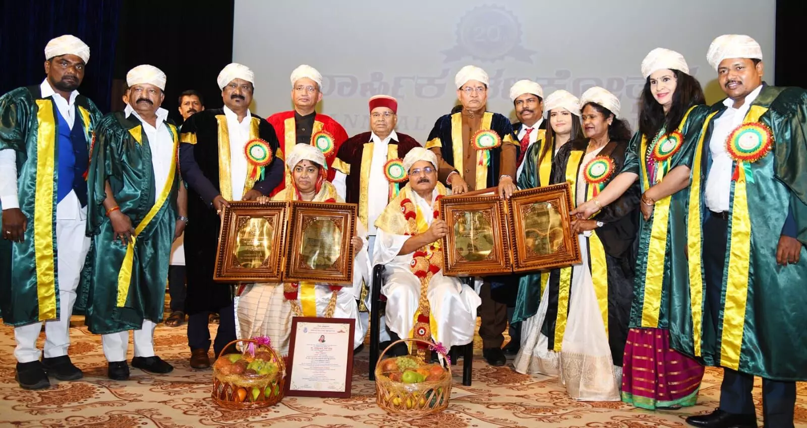 ಕಲಬುರಗಿ | ಮಾತೋಶ್ರೀ ಡಾ.ದಾಕ್ಷಾಯಿಣಿ ಅವ್ವಾಜಿಗೆ ರಾಜ್ಯ ಮುಕ್ತ ವಿಶ್ವವಿದ್ಯಾಲಯದಿಂದ ಗೌರವ ಡಾಕ್ಟರೇಟ್ ಪದವಿ ಪ್ರದಾನ ಕಲಬುರಗಿ | ಮಾತೋಶ್ರೀ ಡಾ.ದಾಕ್ಷಾಯಿಣಿ ಅವ್ವಾಜಿಗೆ ರಾಜ್ಯ ಮುಕ್ತ ವಿಶ್ವವಿದ್ಯಾಲಯದಿಂದ ಗೌರವ ಡಾಕ್ಟರೇಟ್ ಪದವಿ ಪ್ರದಾನ