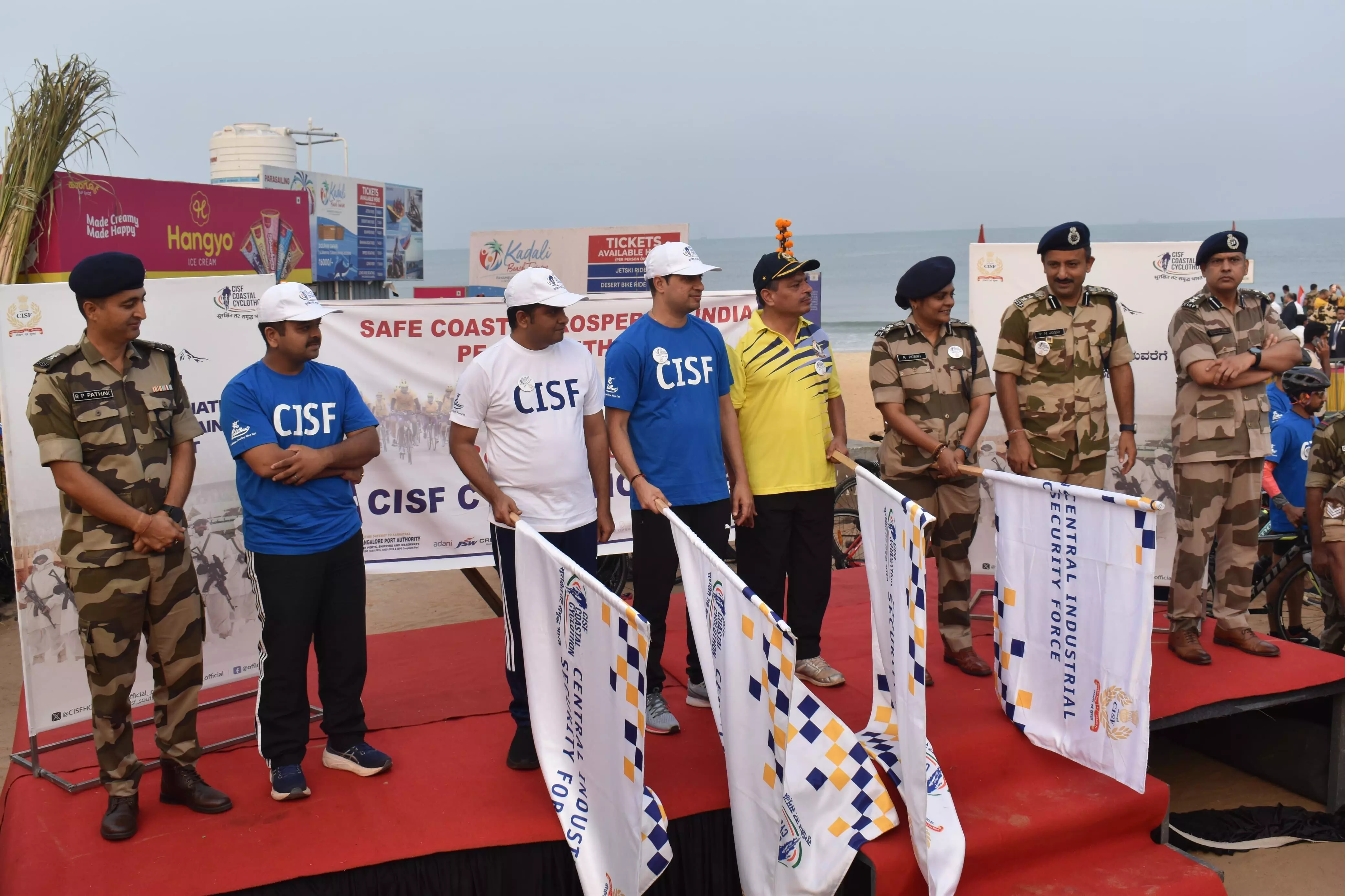 ಮಂಗಳೂರು: ಸಿಐಎಸ್ಎಫ್ ಸೈಕಲ್ ರ್ಯಾಲಿಗೆ ಸ್ವಾಗತ ಮಂಗಳೂರು: ಸಿಐಎಸ್ಎಫ್ ಸೈಕಲ್ ರ್ಯಾಲಿಗೆ ಸ್ವಾಗತ