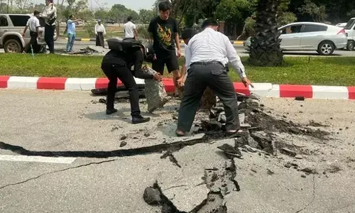 ಮಯನ್ಮಾರ್‌ನಲ್ಲಿ 7.7 ತೀವ್ರತೆಯ ಪ್ರಬಲ ಭೂಕಂಪ; ಬ್ಯಾಂಕಾಕ್‌ನಲ್ಲೂ ಭಾರಿ ಕಂಪನ